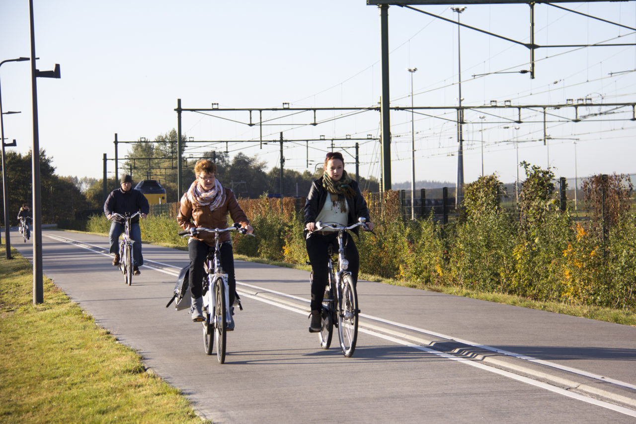 Fietspad naast het spoor in Zwolle