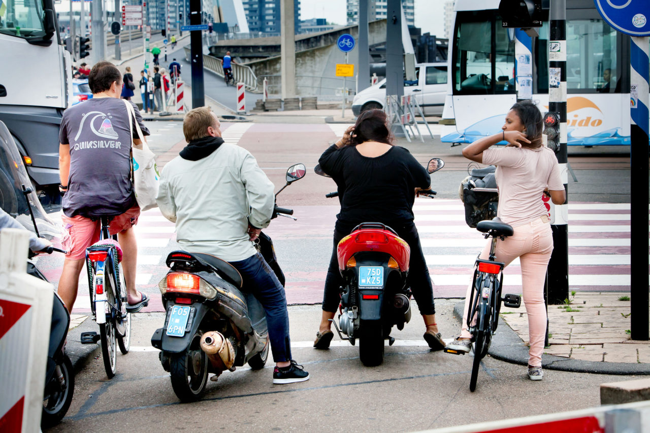 Scooters en fietsen in Rotterdam