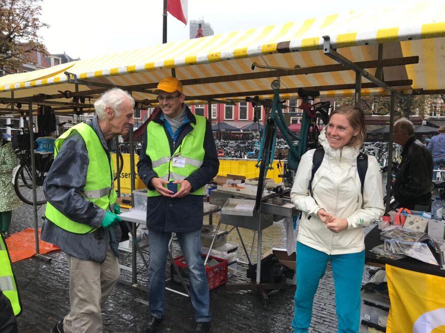 WEthouder van Hooijdonk bedankt de reparateurs