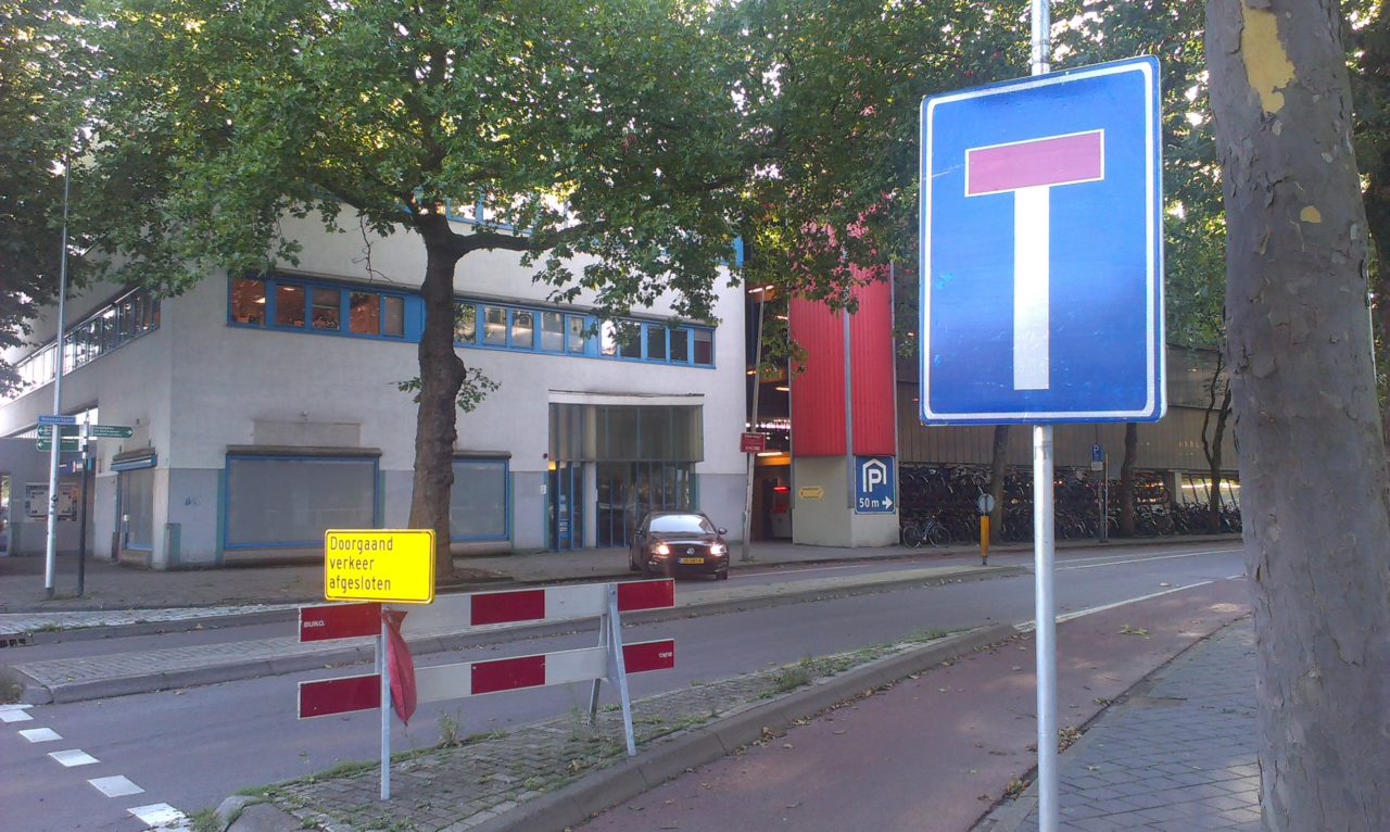 Foto: Begin Westerlaan: je denkt dat ALLE verkeer gestremd is.