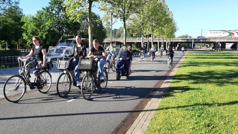 Fietsers op het Brugpad