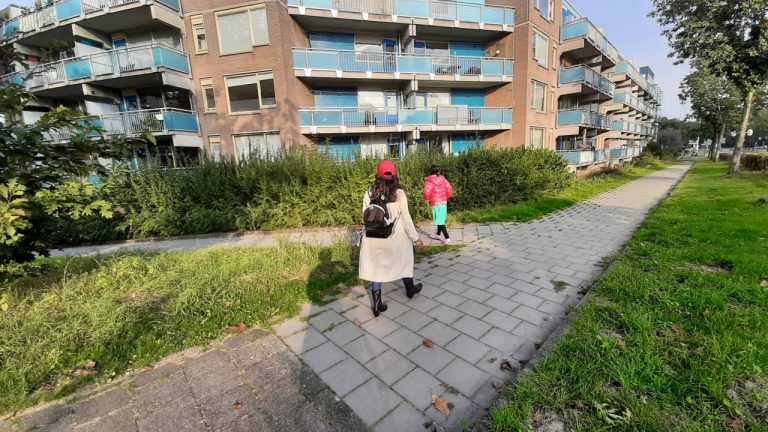 Voetgangers op de toekomstige fietsomleidingsroute